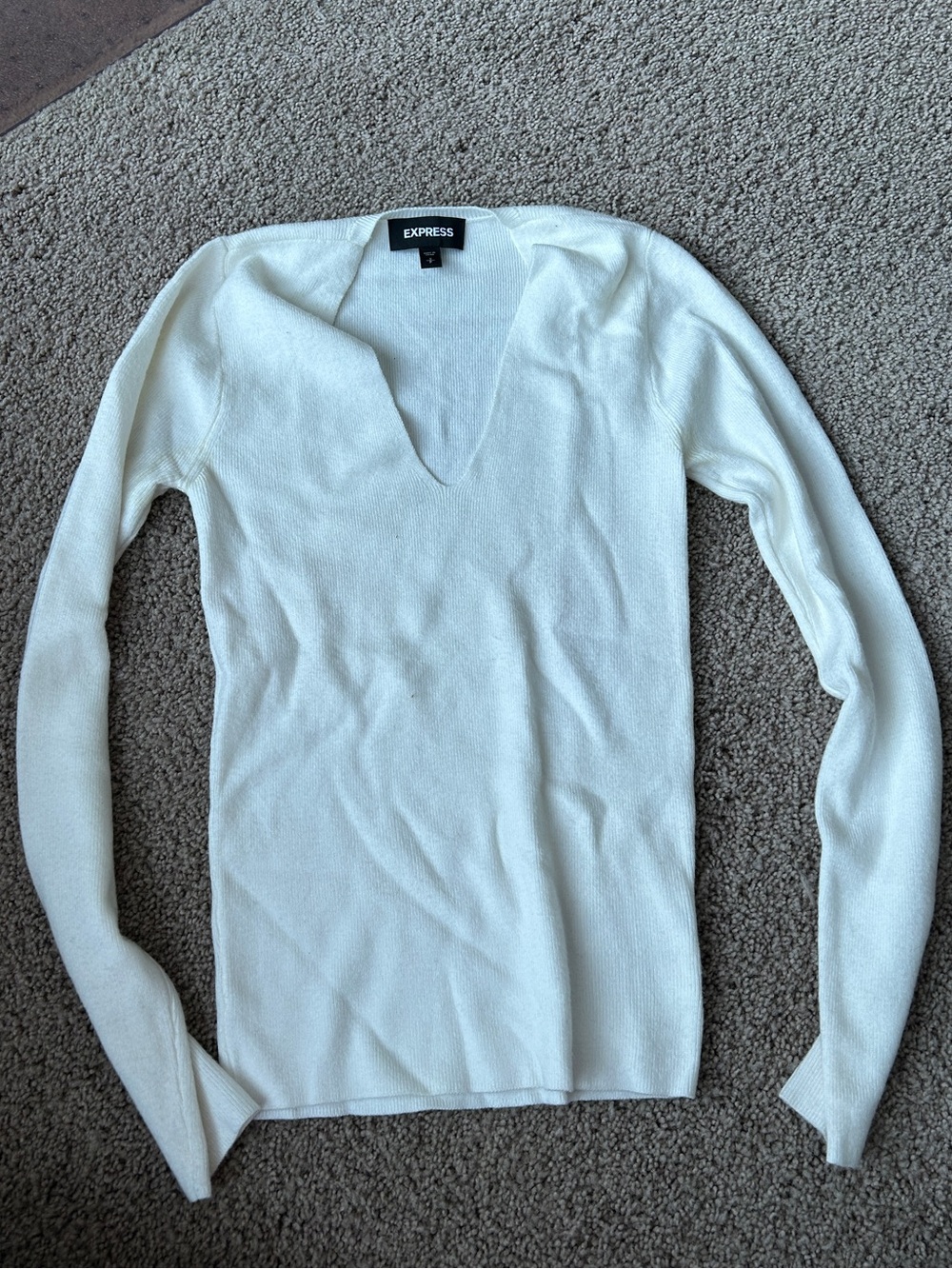 Express white stretch knit vneck